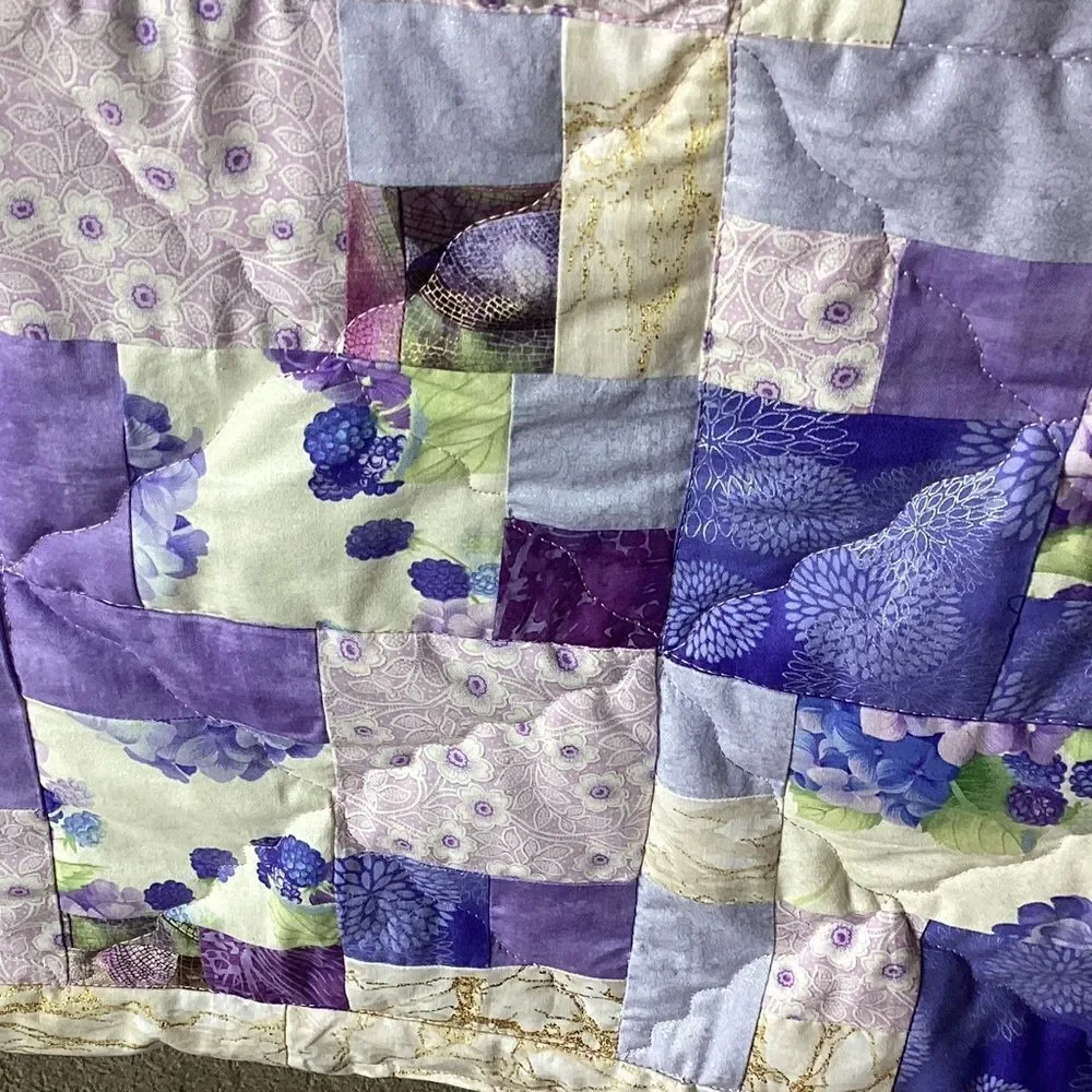 NWT Hand Crafted Gorgeous Shades of Purple, Cream and Gold Hydrangea Print Quilt